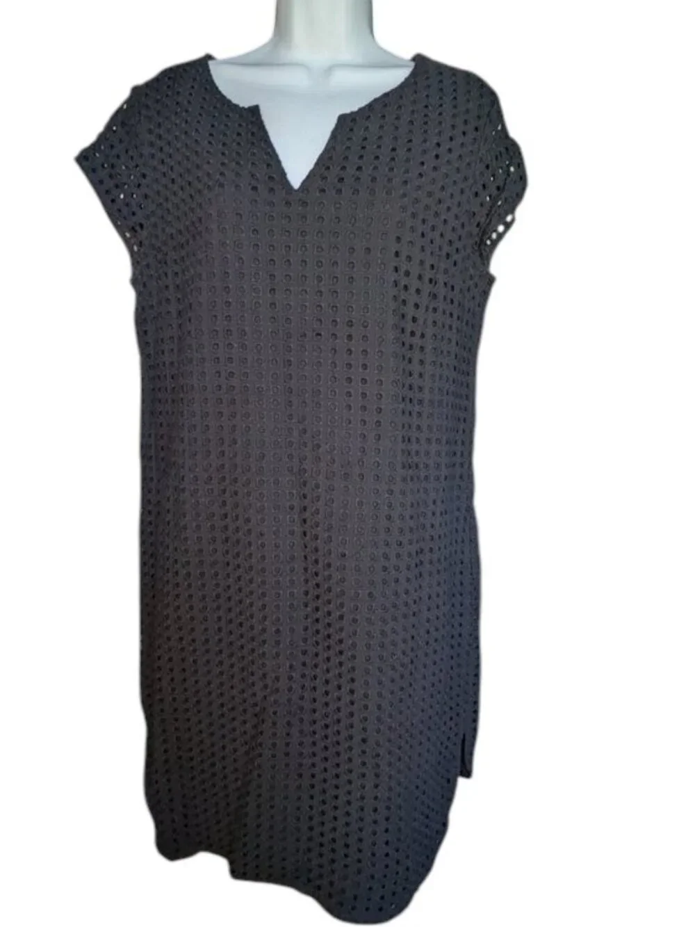 *3 FOR $9* Merona Short Sleeve Knee Length Eyelet V-Neck Lined Short Solid Dress - Picture 2 of 6
